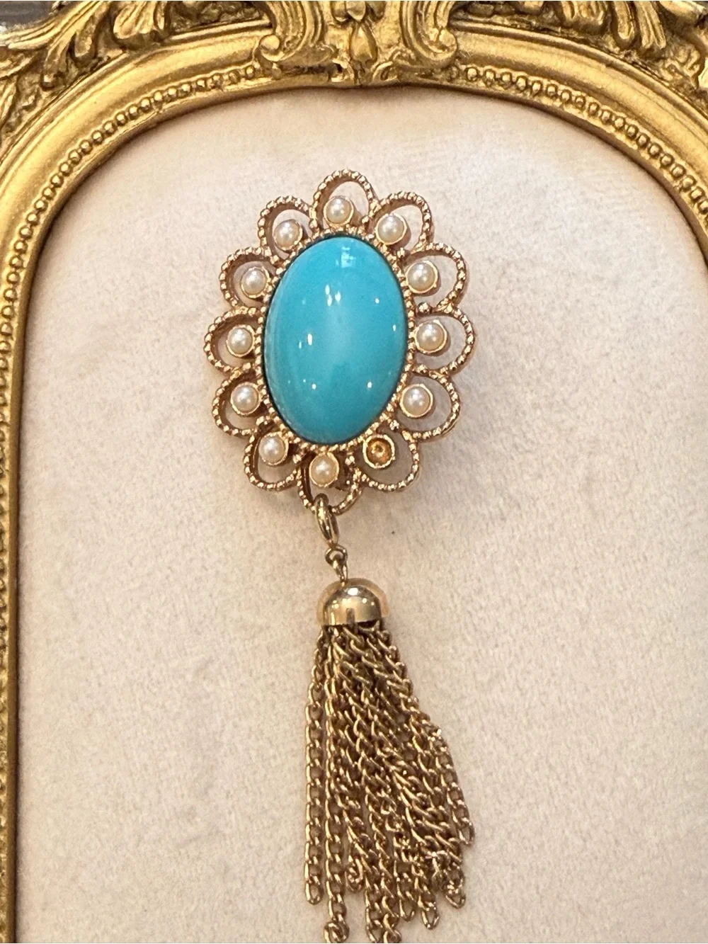 Vintage Sarah Coventry Gold Tone Faux Turquoise Cabochon‎ Brooch With Tassel